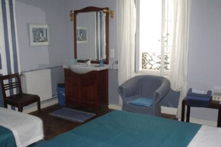 Room 6 of 11