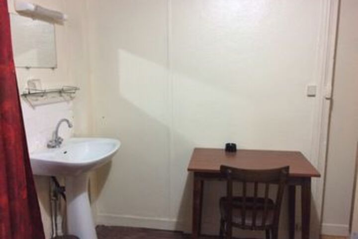 Room 24 of 28
