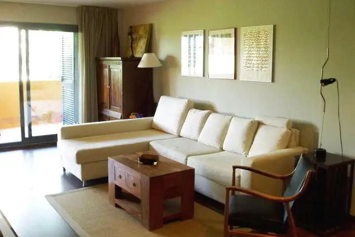 Room 5 of 13