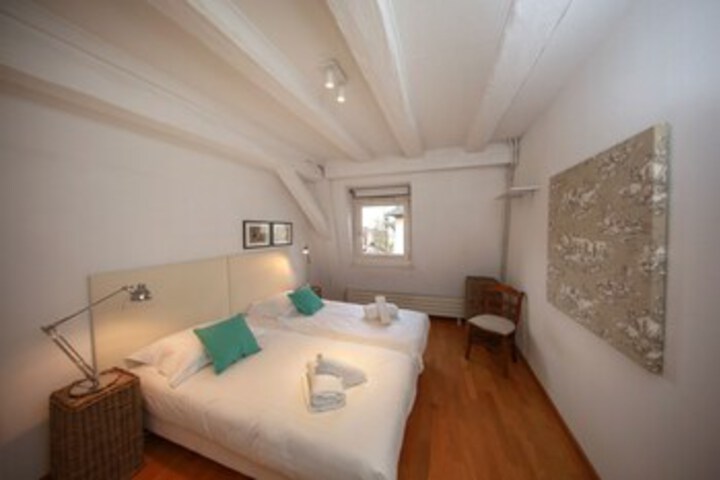 Room 33 of 38