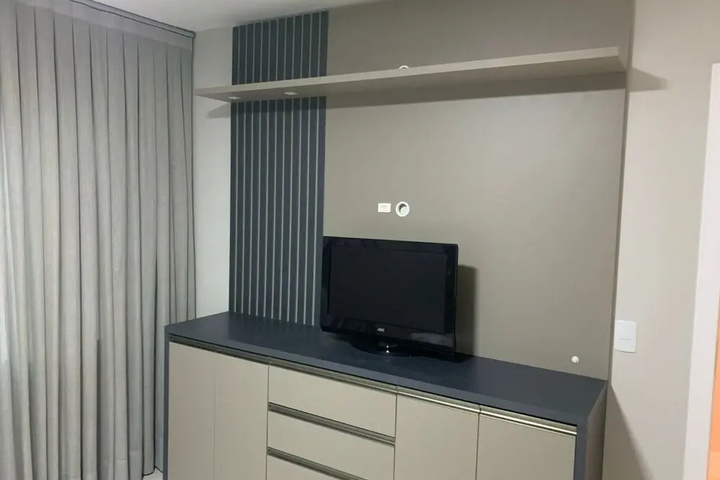 Room 4 of 16