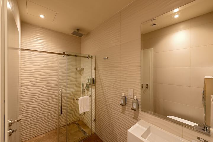 Room 12 of 19