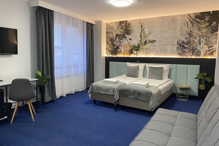 Room 6 of 14