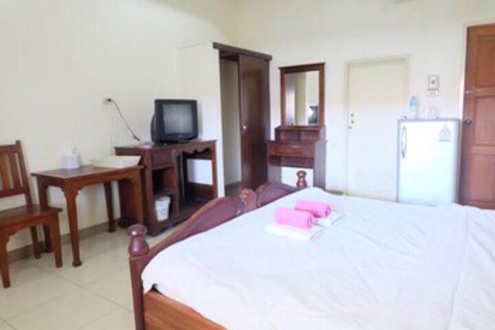 Room 17 of 28