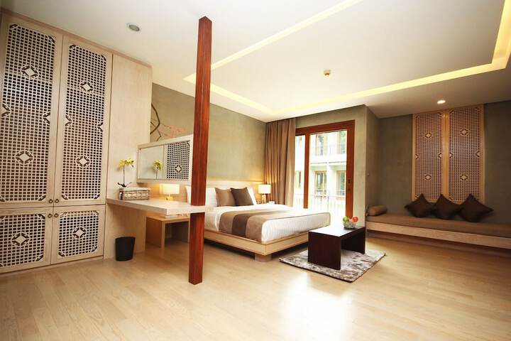 Room 12 of 99