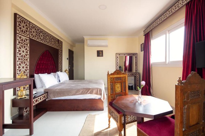 Room 21 of 38