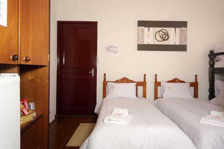 Room 6 of 13