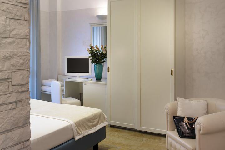 Room 7 of 111