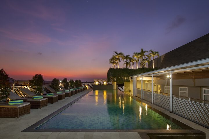 Pool Hotel