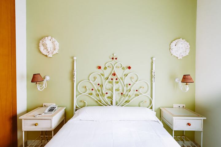 Room 5 of 37