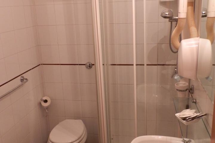 Room 30 of 46
