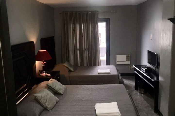 Room 13 of 32