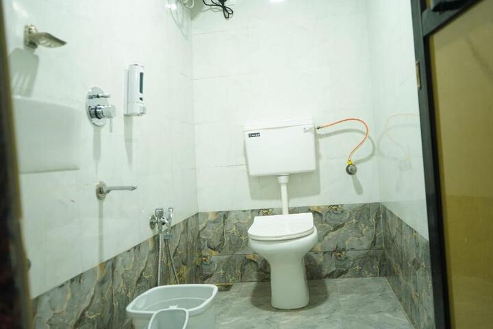 Room 10 of 13