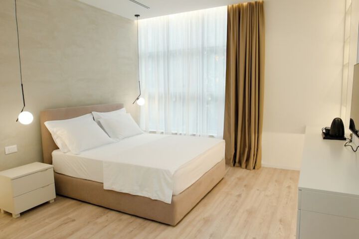 Room 12 of 42