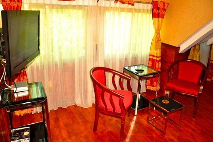 Room 6 of 7