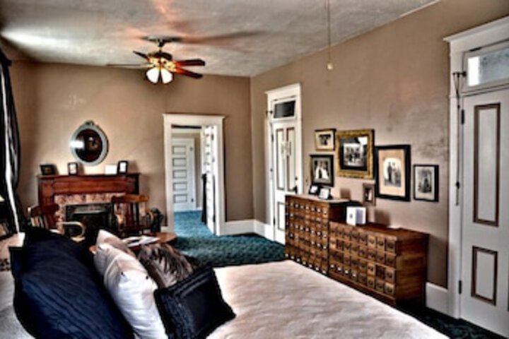 Room 25 of 135
