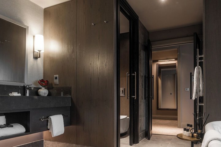 Room 28 of 65