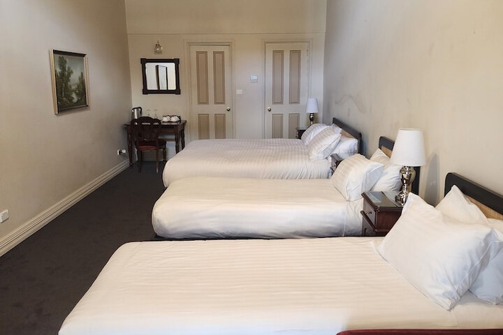 Room 34 of 89