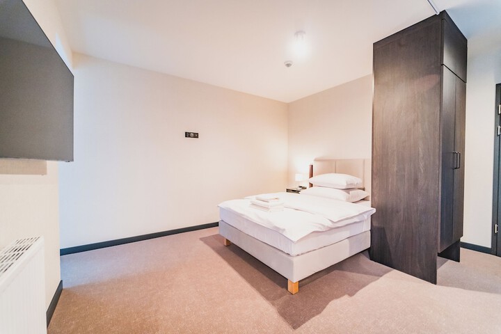Room 12 of 21