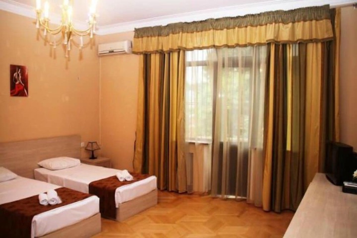 Room 8 of 35