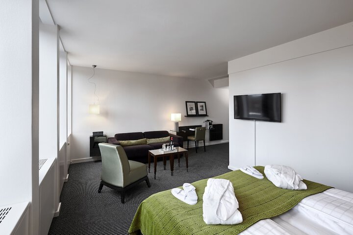 Room 30 of 86
