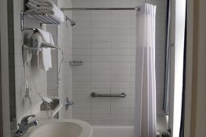 Room 2 of 32