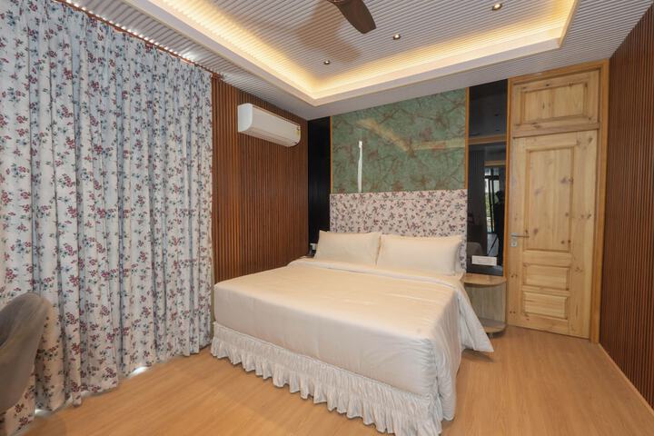 Room 27 of 37