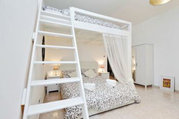 Room 7 of 38