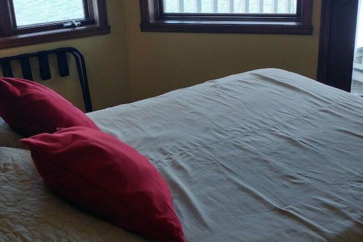 Room 27 of 128