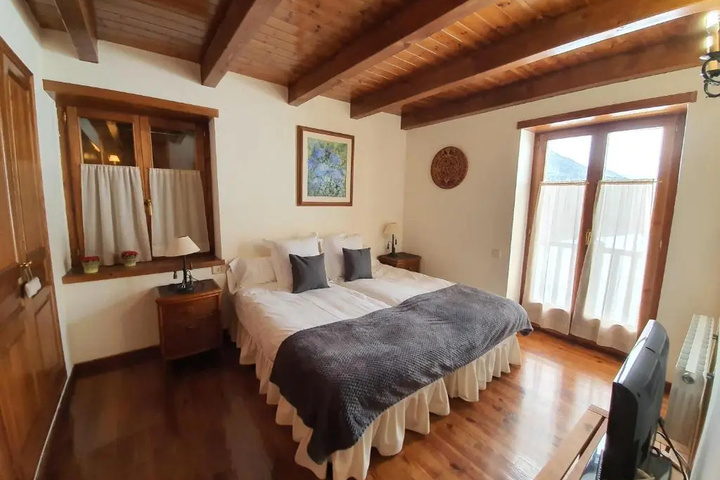 Room 4 of 14