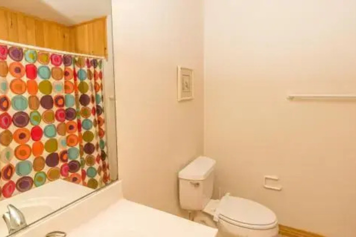Room 5 of 12