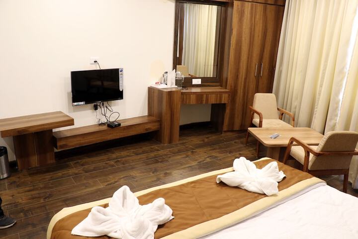 Room 9 of 37