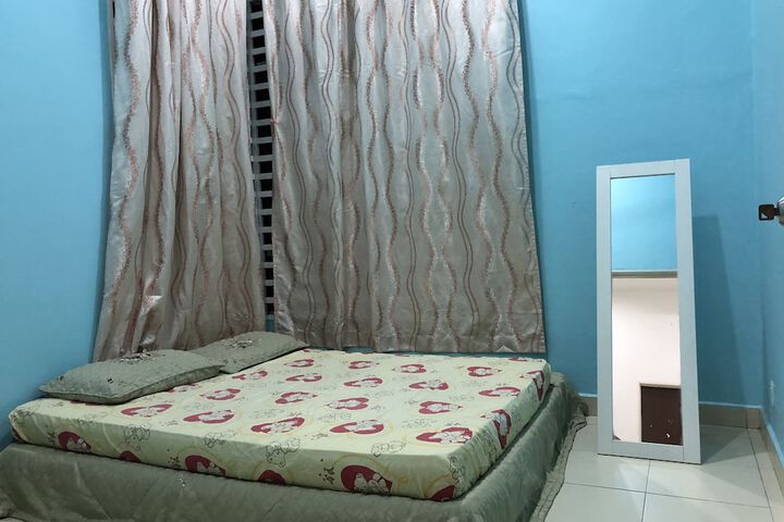 Room 4 of 20