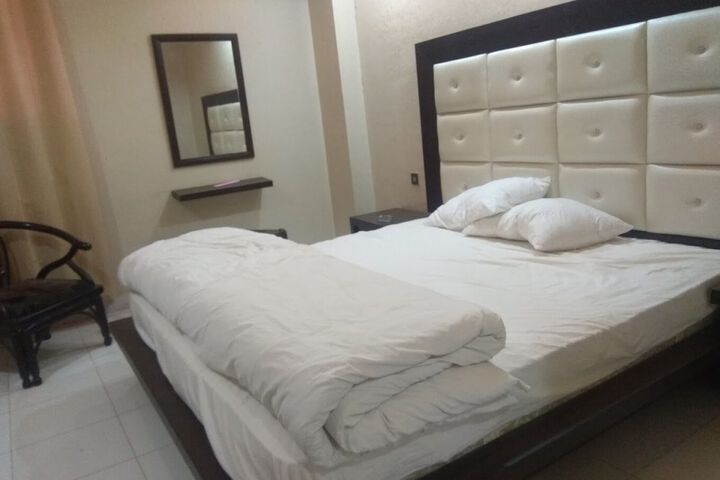 Room 2 of 3
