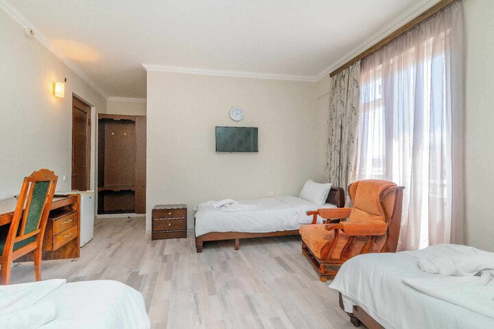 Room 10 of 24
