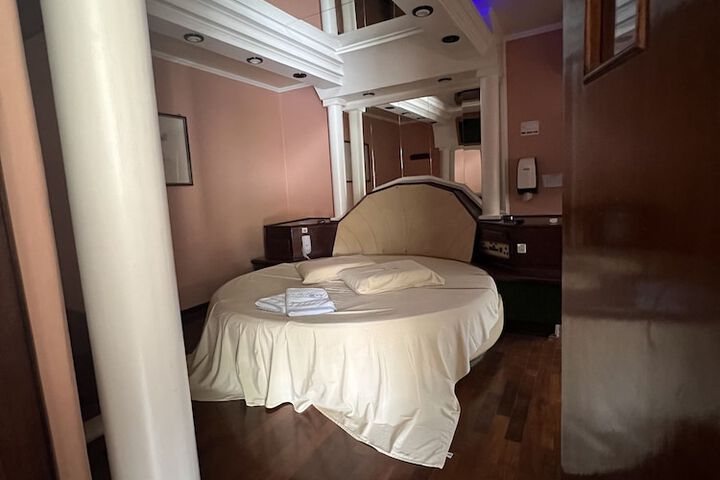Room 45 of 118