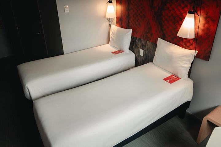 Room 28 of 118