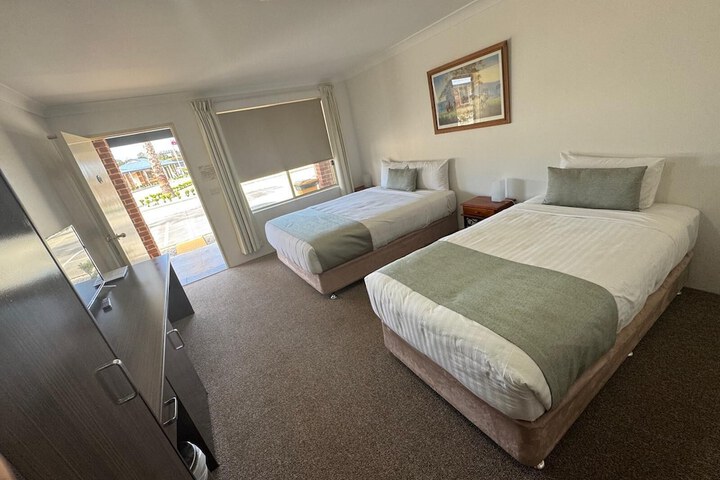 Room 10 of 26