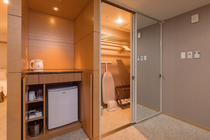 Room 27 of 122