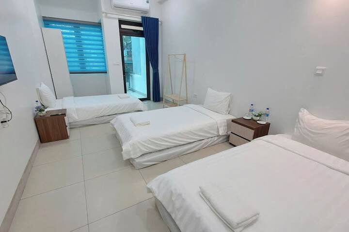 Room 5 of 32