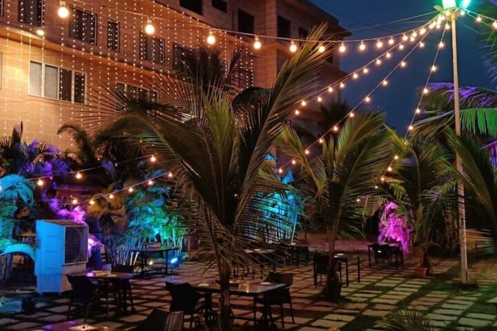 Hotel Exterior 26 of 29