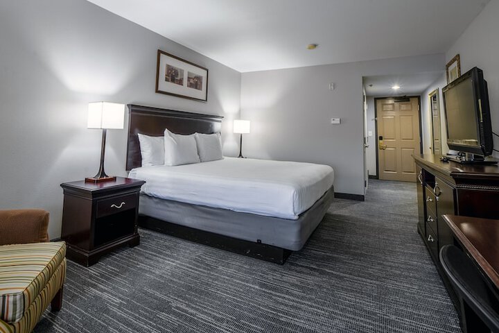 1 King Bed (5 of 47)