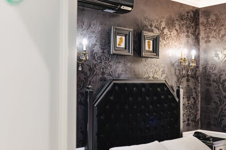 Room 51 of 148