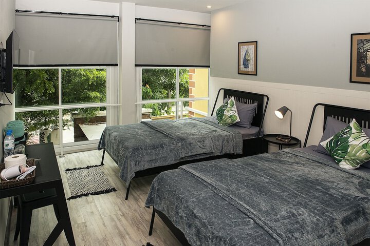 Room 4 of 32