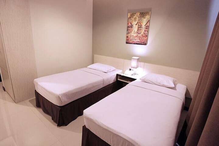 Room 18 of 48
