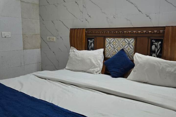 Room 8 of 22