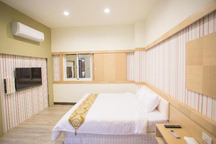 Room 4 of 6
