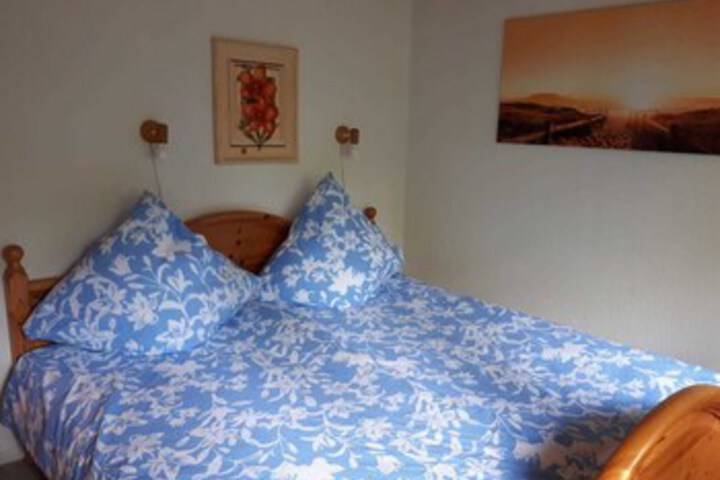 Room 6 of 11