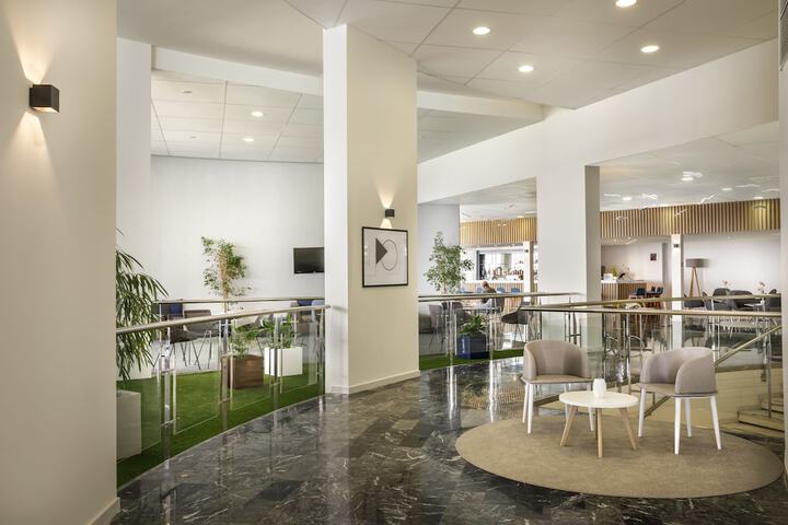 Entrance & Lobby