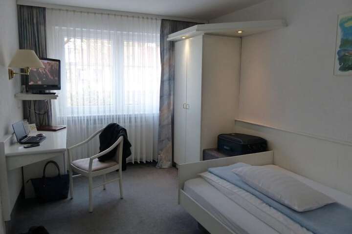 Room 14 of 27